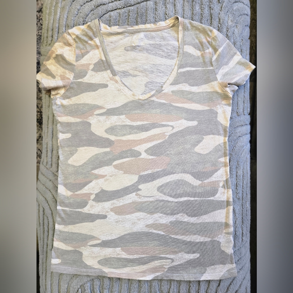PINK Victoria's Secret Short Sleeve Tee in Neutral Camo Print